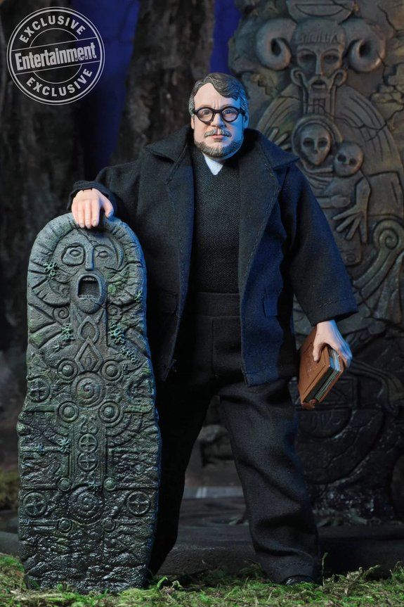 Neca store del toro